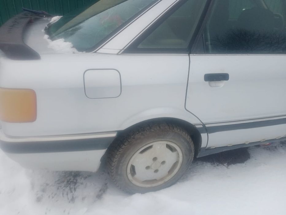 Продам срочно машину audi 80