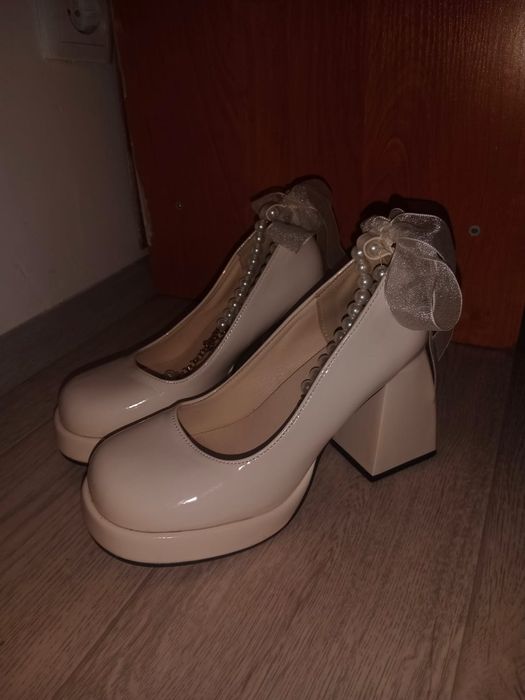 Продам женские  туфли