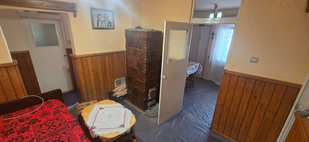 Închiriez apartament cu 2 camere