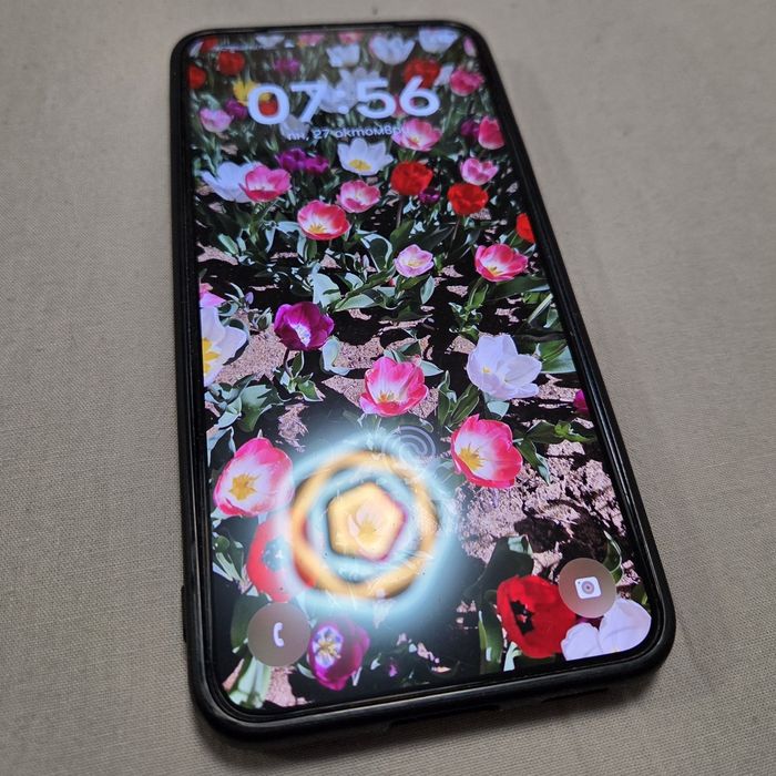 Samsung Galaxy S22 с протектор и 6 калъфа