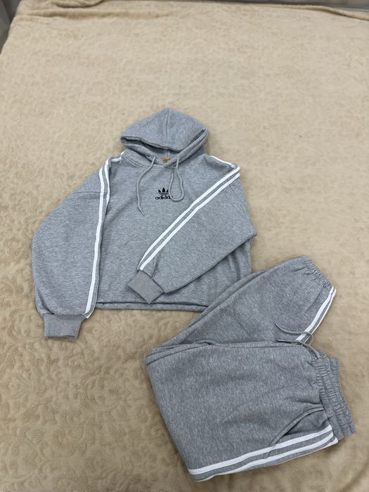 Двойка Adidas,новый с этикеткой