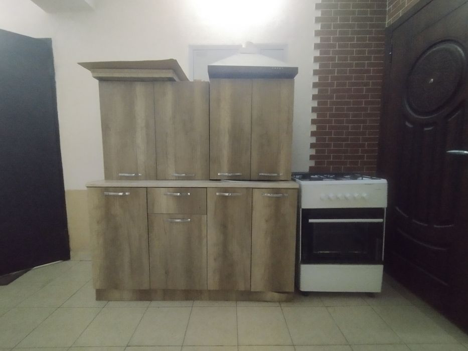 Kuxiniy mebl b/u