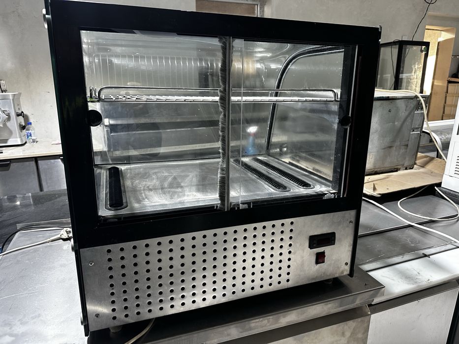 Хладилна витрина 70см