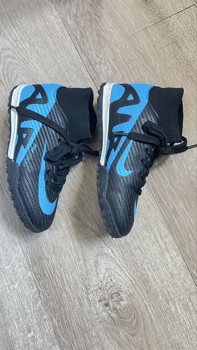 Ботинки для футбола 31 рр и 33 рр