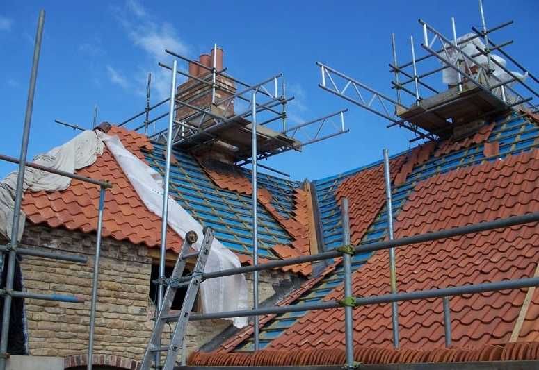 Firma reparatii acoperisuri, tigla metalica, hidroizolatii, jgheaburi