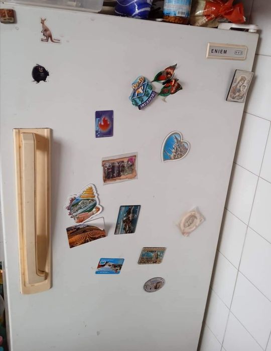 Продавам вертикален фризер