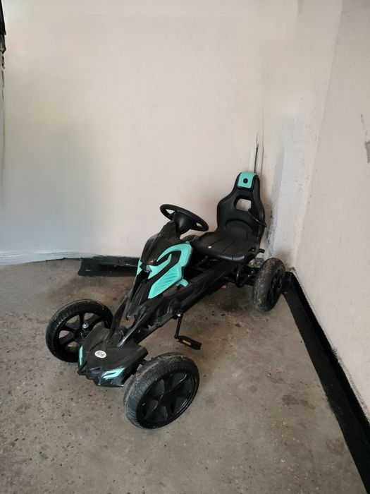 Kart cu pedale pentru copii