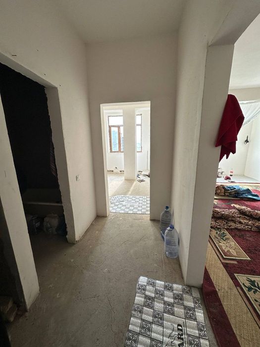 5-mik tomonda 1 xonali uy sotiladi