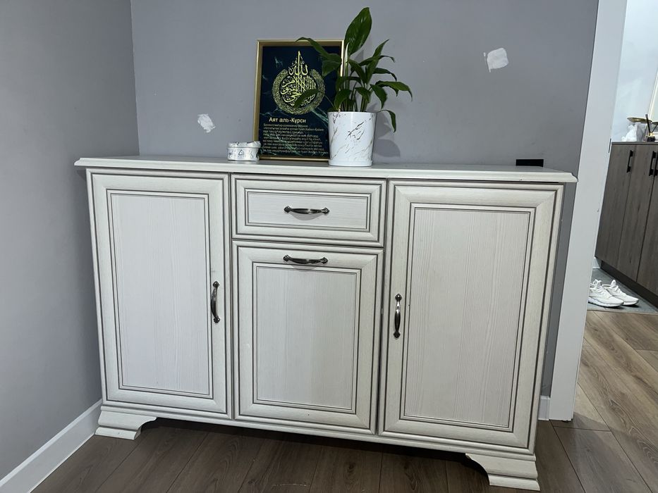 Продам акуратную тумбу в хорошем состояний вместительная и удобная пиш