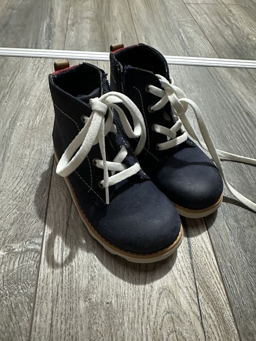 Ghete baietei Clarks