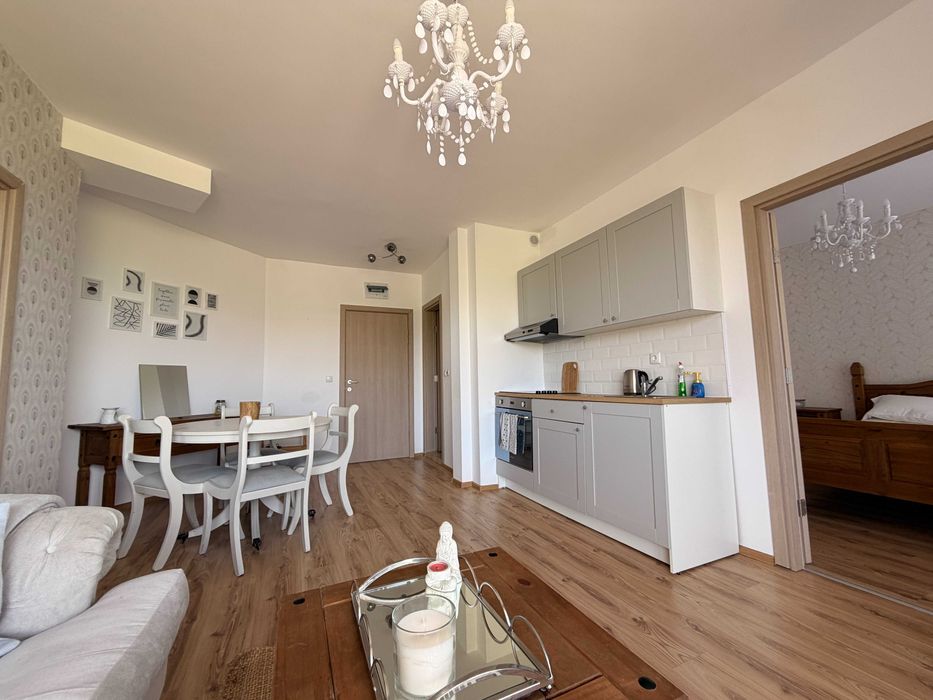 Просторен апартамент - 74 кв.м. с 2 спални и чисто ново обзавеждане, в покрайнините на Слънчев Бряг