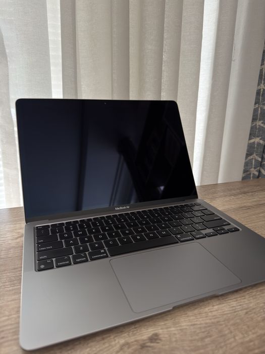 Продам Macbook Air