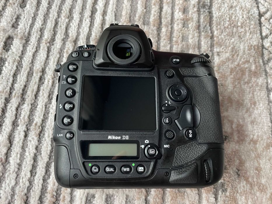 Nikon D5 - 75k cadre