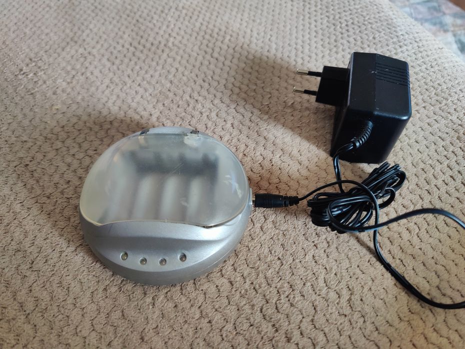 Încărcător baterii AAA și AA