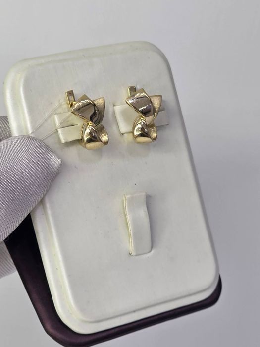 Золото 585  Серьги масса: 3.9
