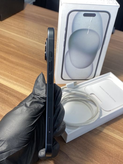 iPhone 15• 128 GB • Black