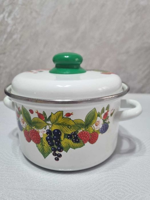 Продам Эмалированные кастрюли. Можно набором.
