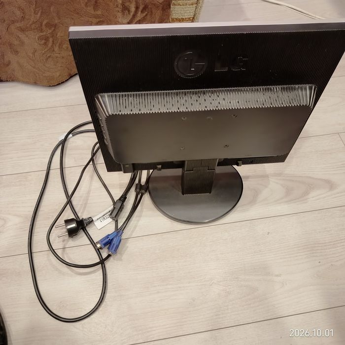 17" Монитор LG Flatron L1752S-SF / L1752SQ