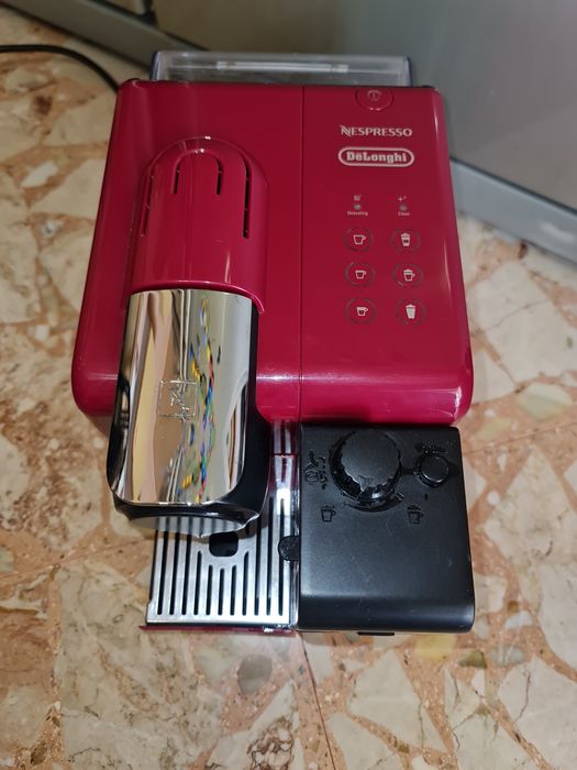 DELONGHI NESPRESSO automat cu lapte ( cappuccino)