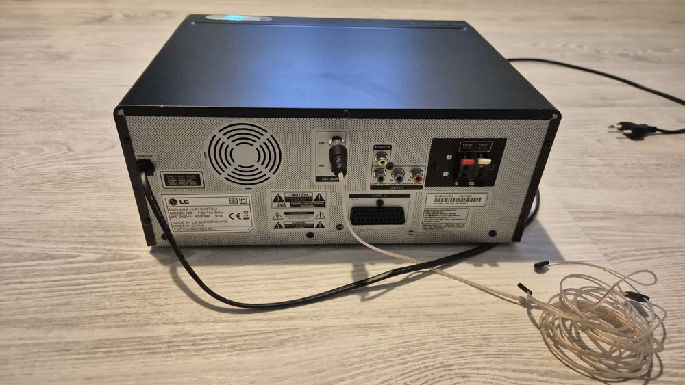 Качествена аудио система LG FB103 (100W RMS) – CD/DVD, USB, FM радио