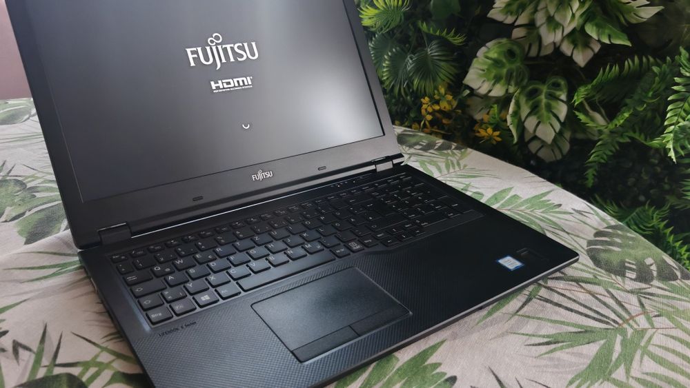 Laptop Fujitsu i7 8gen 16GB RAM SSD
