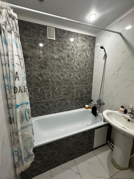 Продам 2хком квартиру район Пирамиды.