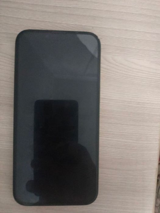 iPhone 13 в хорошем состоянии