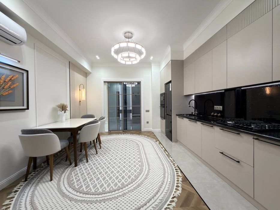 ЖК Dream House 4/4/10 ул.Кичик Бешагач / 8 Роддом