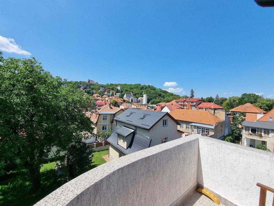 Închiriez pe termen lung apartament tip studio, central, zona Sanitas