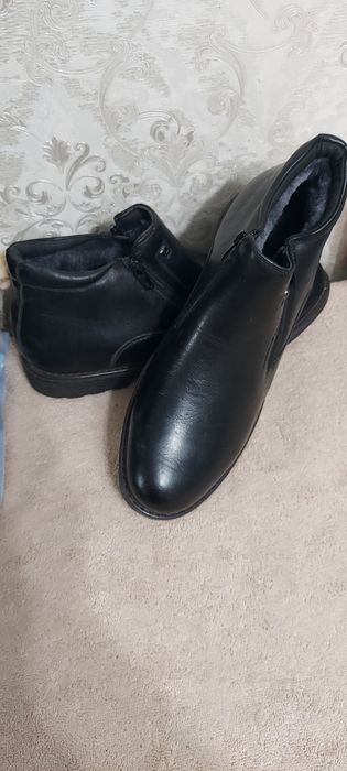 Продам мужские ботинки