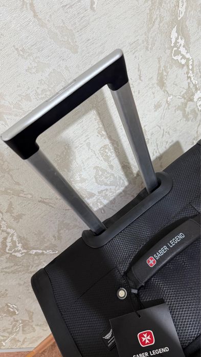 Продам новый чемодан