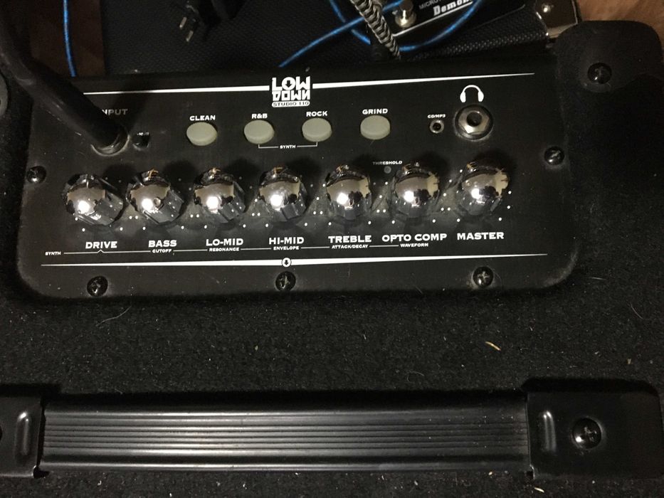 Басовый комбоусилитель