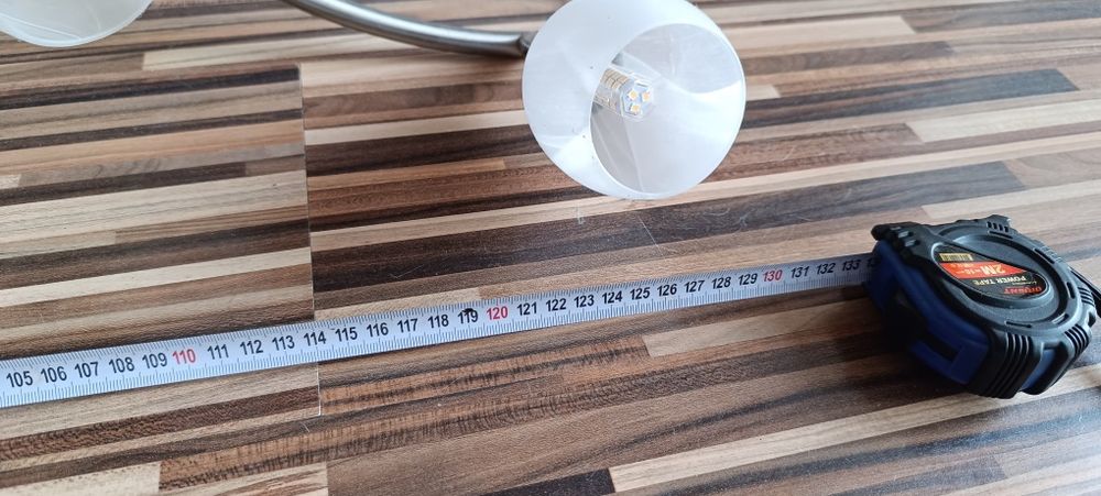 Продавам осветително тяло със шест броя осветителни тела