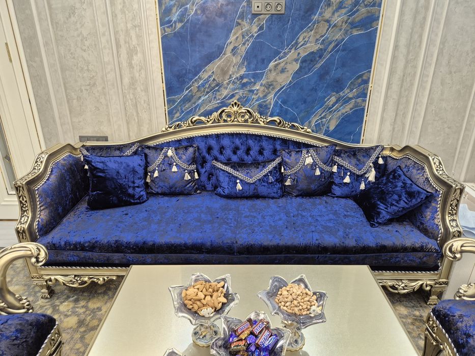 Mehmonhona mebellari sotiladi.