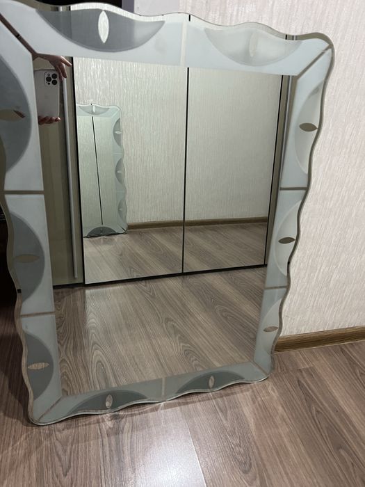 Продам зеркало для ванной