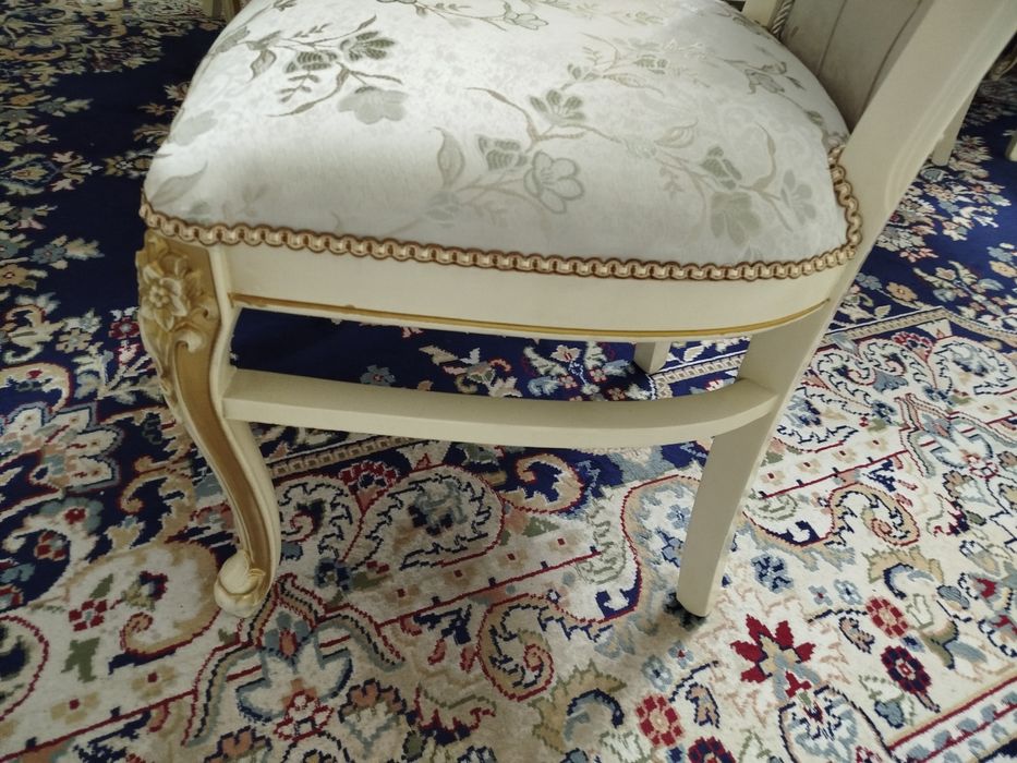 Стулья для зала.