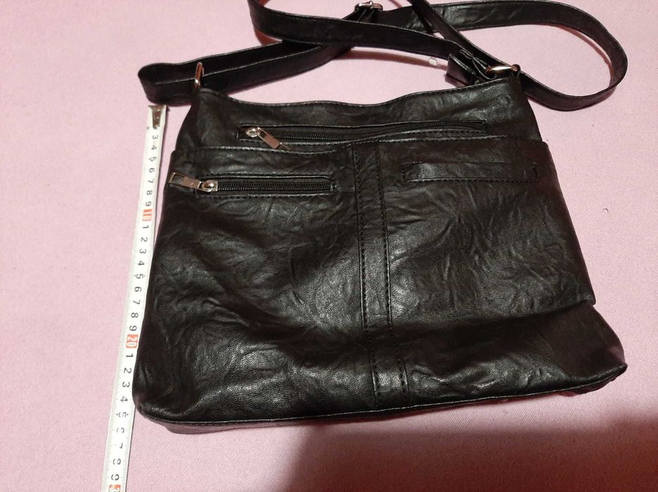 Дамска кожена чанта с много джобове