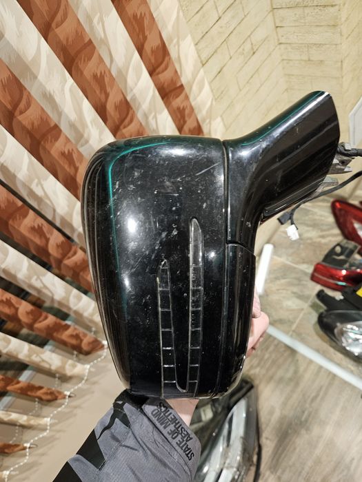 Десно огледало за Mercedes CLS 2016god