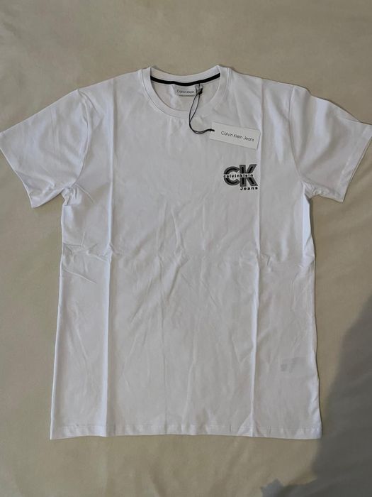 Calvin klein тениска.Налични размери L,Xl,2Xl