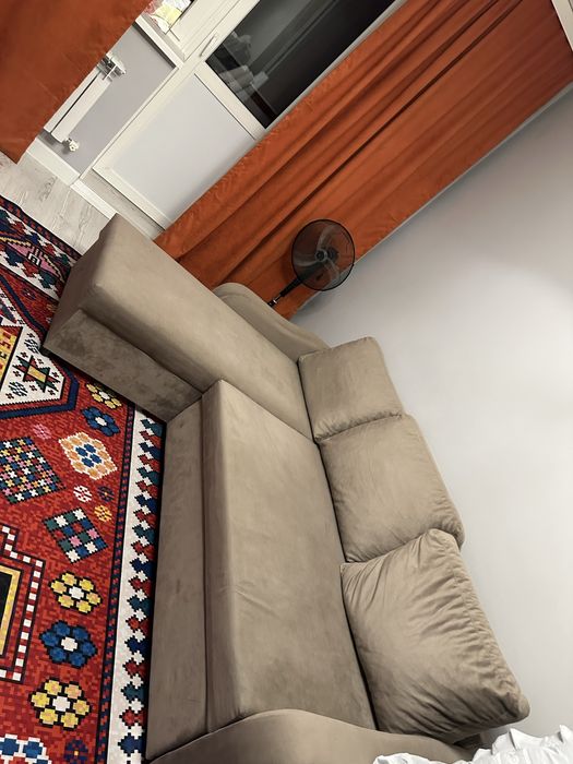 Продам диван угловой правой