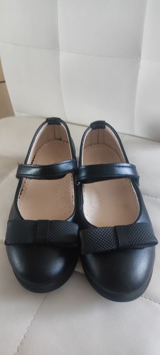 Продам туфли школьные на девочку 2 пары