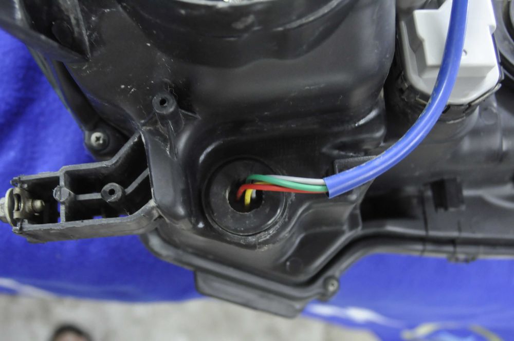 Фара Toyota Land Cruiser 200