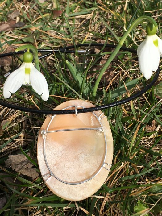 Изящна камея, сребърен обков 2 бр