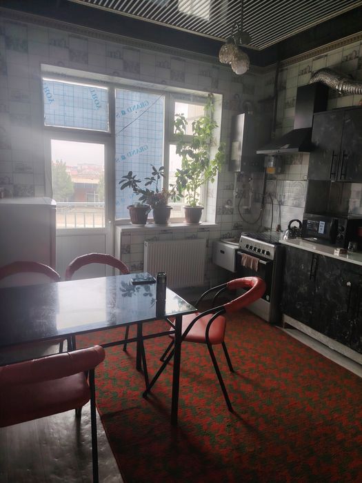 Uy sotiladi 2 xona 65kv.