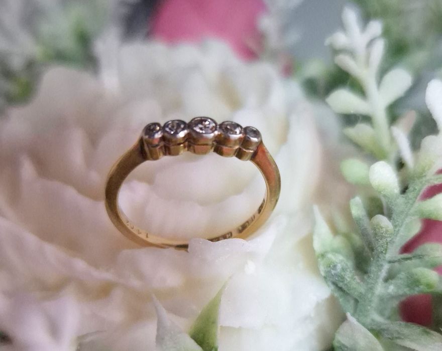 Inel foarte vechi din aur de 18K si diamante naturale
