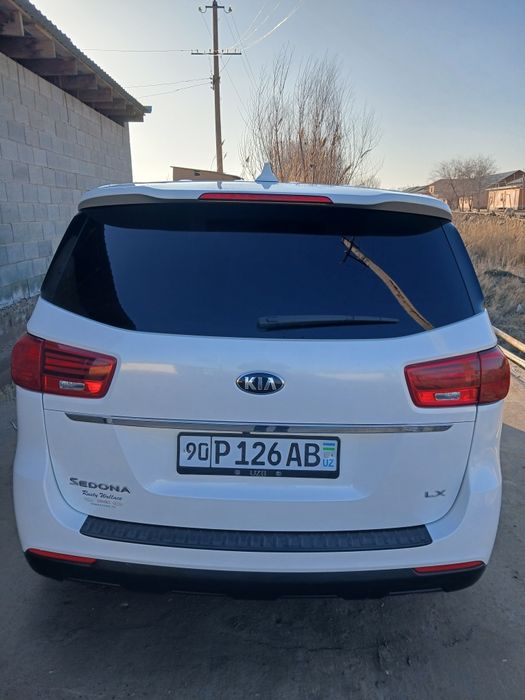 Kia sedona 2019 srochna sotiladi