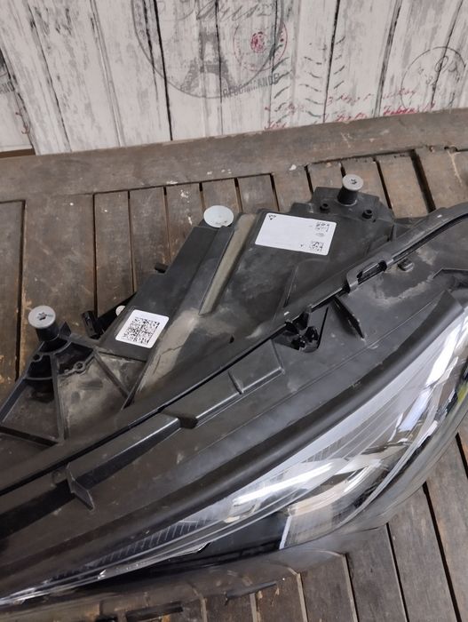 Продавам ляв фар Hella за Mercedes Cla