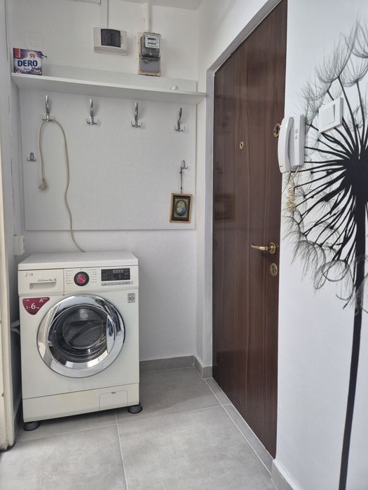 Garsoniera de închiriat piața Reșița!