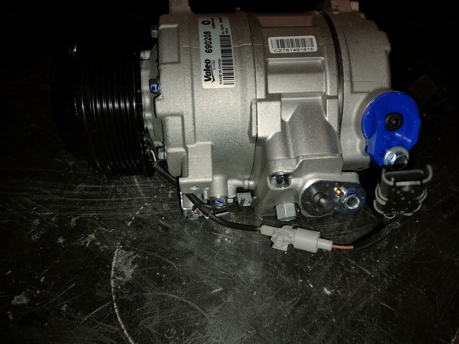 Vând compresor clima BMW F10 F11 F20 F30 F31 F15 F16 F01 F02 F03 F04