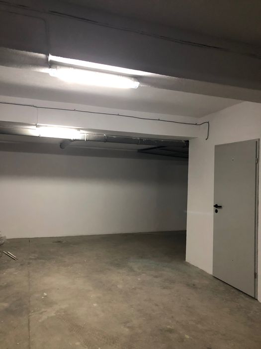 Închiriez loc parcare